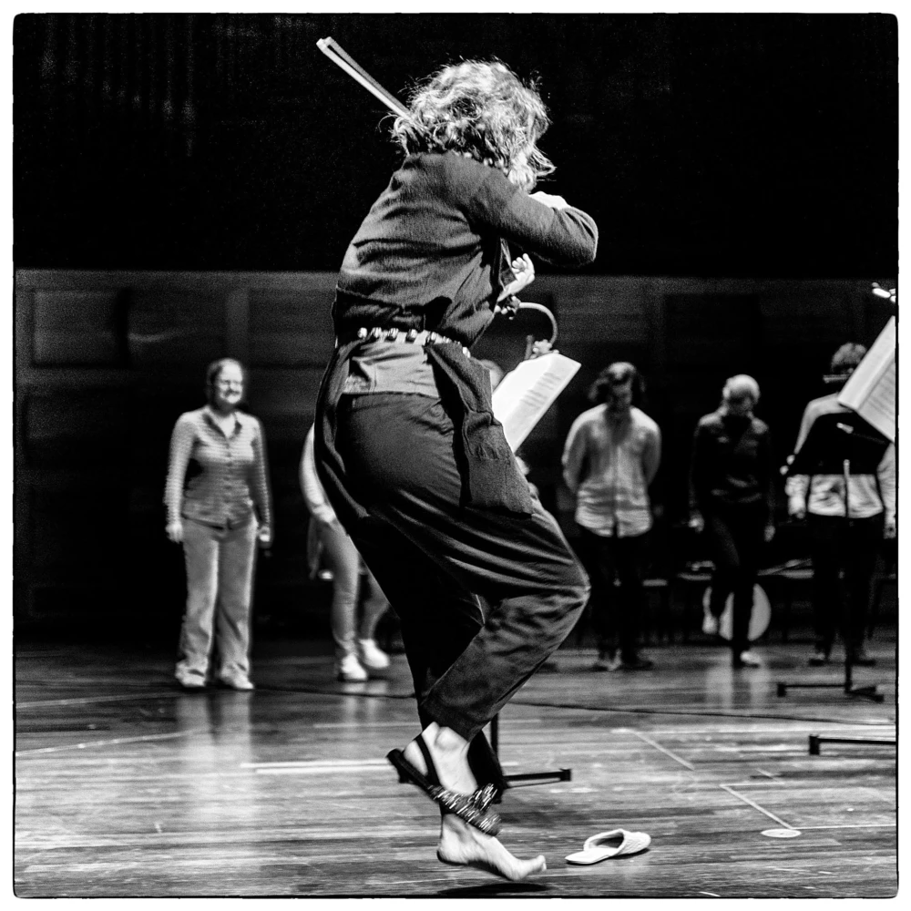 CAMERATA BERN und Patricia Kopatchinskaja Credit Marco Borggreve