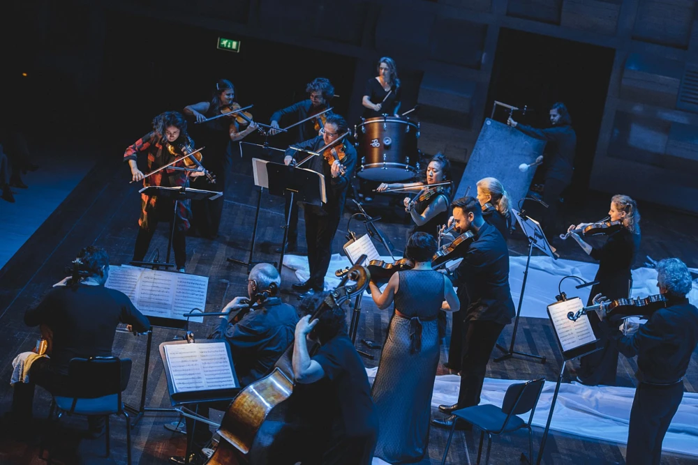 CAMERATA BERN und Patricia Kopatchinskaja Credit Taufan Adia Putra